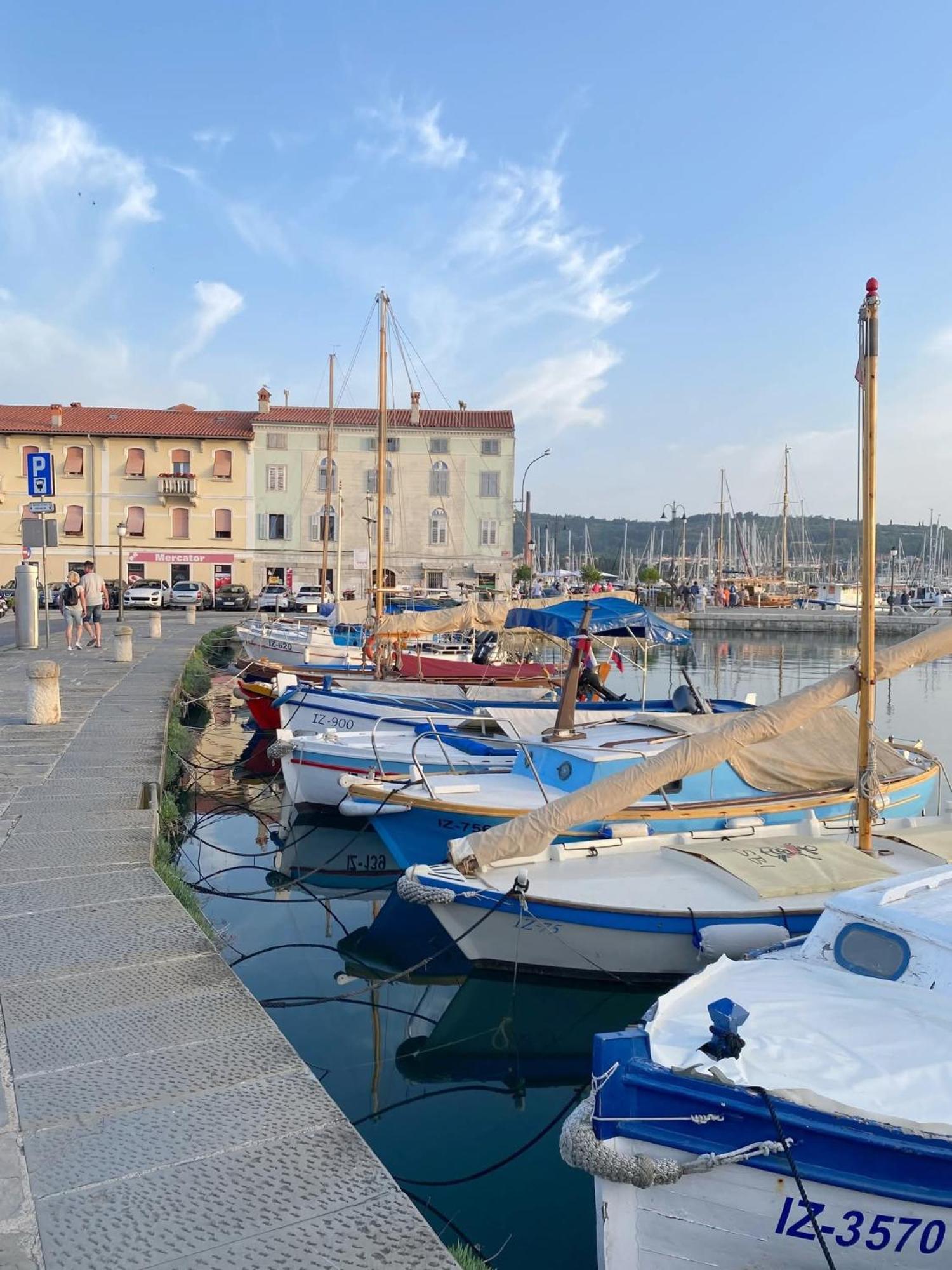 Apartma Rea Izola, Pergola & Terassa, Parking Esterno foto